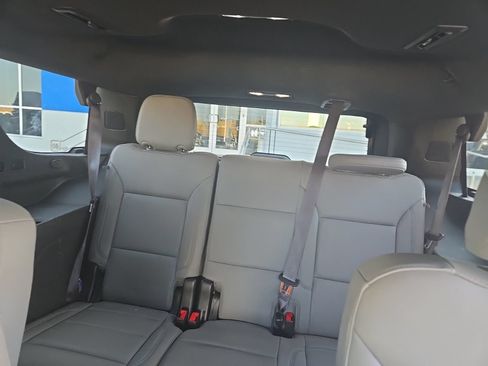 Used 2023 Chevrolet Tahoe Z71 w/ Luxury Package AWD/4WD image 18