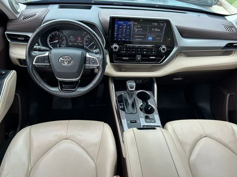 Used 2022 Toyota Highlander Platinum FWD image 19