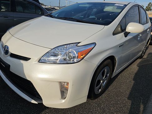 Used 2014 Toyota Prius Three FWD image 1