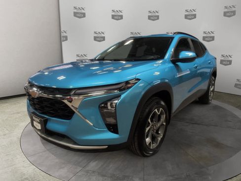 Used 2025 Chevrolet Trax LT w/ LT Convenience Package image 7