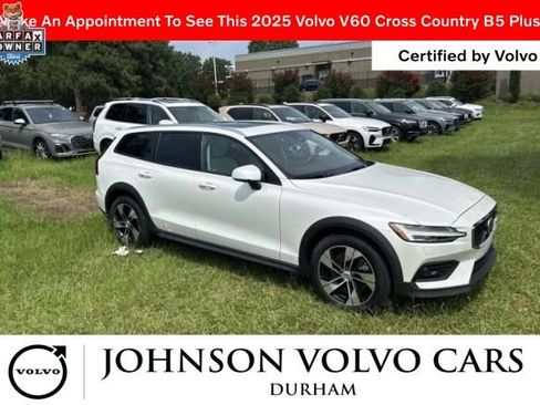 Used 2025 Volvo V60 B5 Cross Country Plus AWD/4WD image 2