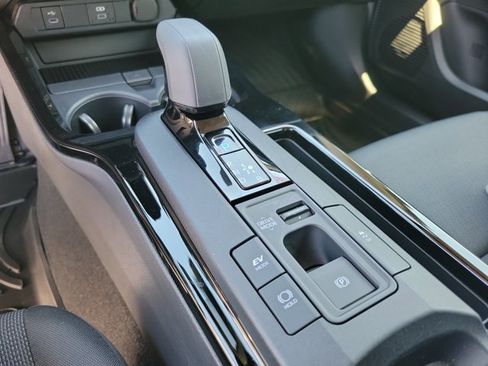 Used 2025 Toyota Prius LE FWD image 12