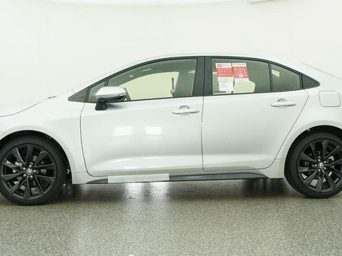 Used 2026 Toyota Corolla SE w/ SE Premium Package FWD image 32