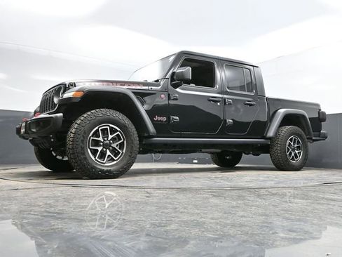Used 2024 Jeep Gladiator Rubicon w/ Technology Group AWD/4WD image 46