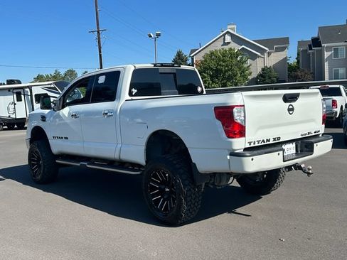 Used 2017 Nissan Titan SL AWD/4WD image 6