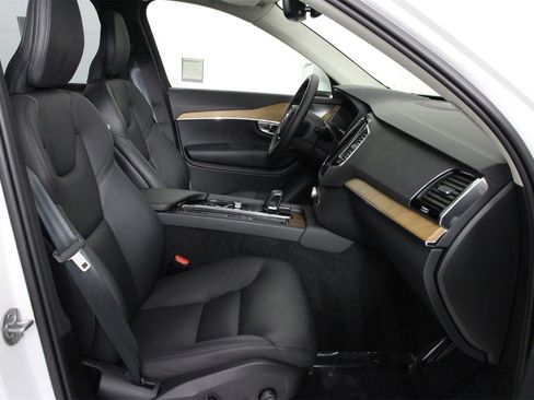 Certified 2024 Volvo XC90 T8 Plus w/ Protection Package Premier image 29