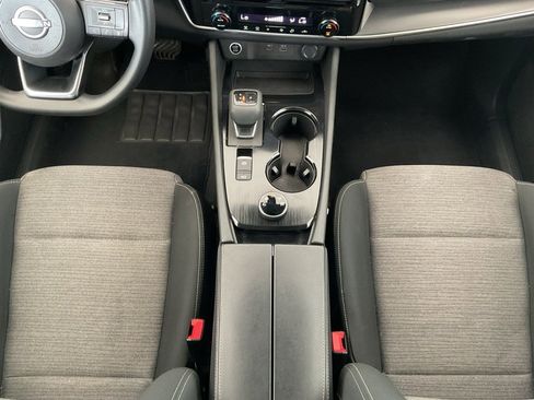 Used 2022 Nissan Rogue SV image 16