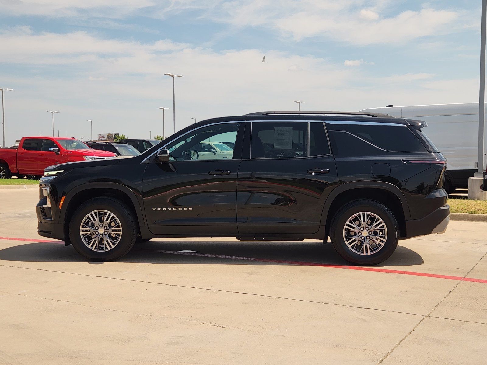 Certified 2026 Chevrolet Traverse LT w/ Driver Confidence Package FWD image 3