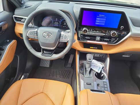 New 2026 Toyota Highlander Platinum AWD/4WD image 26