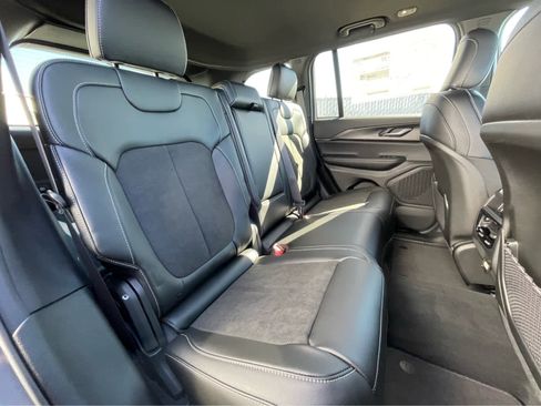 New 2025 Jeep Grand Cherokee Altitude image 23