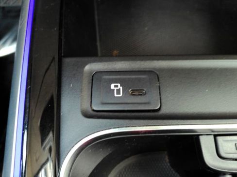 Used 2022 Mercedes-Benz EQB 300 4MATIC image 46