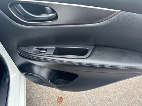 Used 2021 Nissan Rogue Sport S image 34