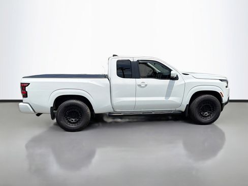Used 2024 Nissan Frontier SV RWD image 4