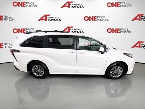 Certified 2022 Toyota Sienna XLE w/ XLE Plus Package FWD image 9