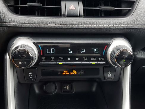 Used 2024 Toyota RAV4 XLE FWD image 25