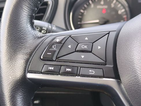 Used 2017 Nissan Rogue SV w/ Sun & Sound Touring Package image 25