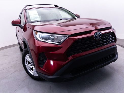 Used 2021 Toyota RAV4 XLE w/ Convenience Package AWD/4WD image 5
