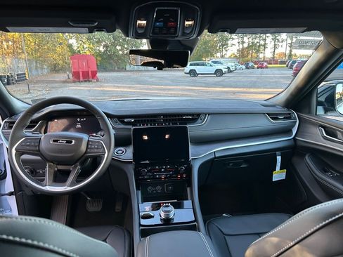 New 2025 Jeep Grand Cherokee L Limited w/ Luxury Tech Group II image 25