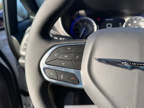 New 2026 Chrysler Pacifica Select image 21