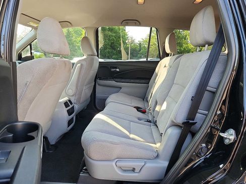 Certified 2017 Honda Pilot LX image 10