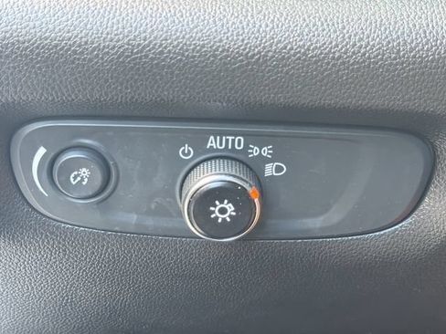 Used 2023 Chevrolet Traverse LT FWD image 24