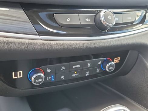 Used 2019 Buick Enclave Premium w/ Experience Buick Package FWD image 25