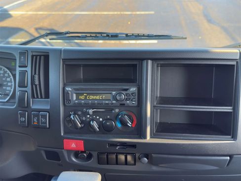 Used 2023 Isuzu NPR image 21