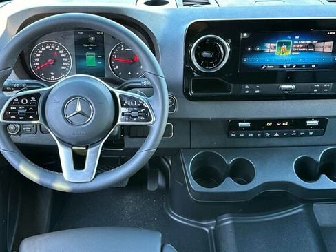 Used 2024 Mercedes-Benz Sprinter 2500 image 11