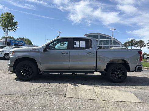 Used 2023 Chevrolet Silverado 1500 RST w/ Z71 Off-Road Package AWD/4WD image 7