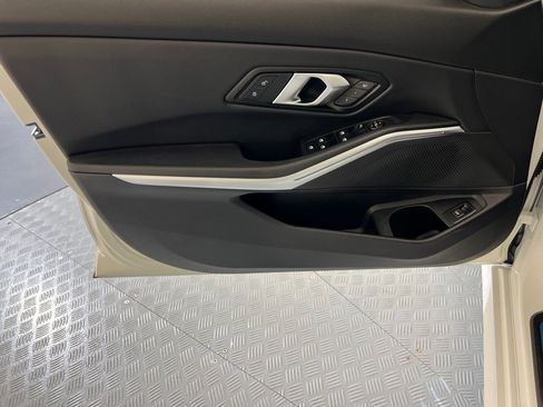 Used 2025 BMW 330i xDrive Sedan w/ Premium Package AWD/4WD image 11