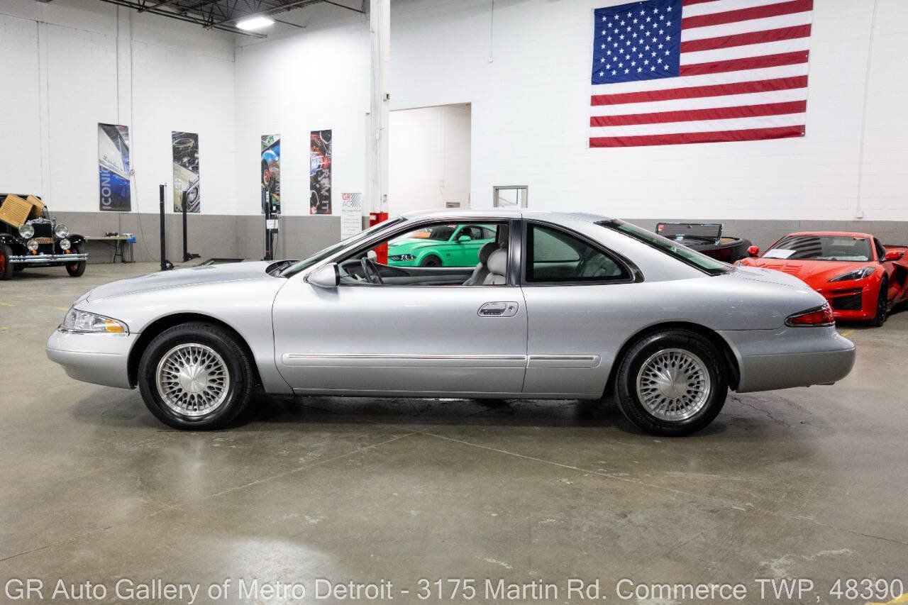 Used 1998 Lincoln Mark VIII RWD image 3