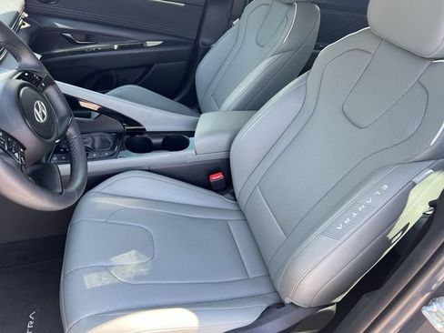 Certified 2025 Hyundai Elantra Limited FWD image 37