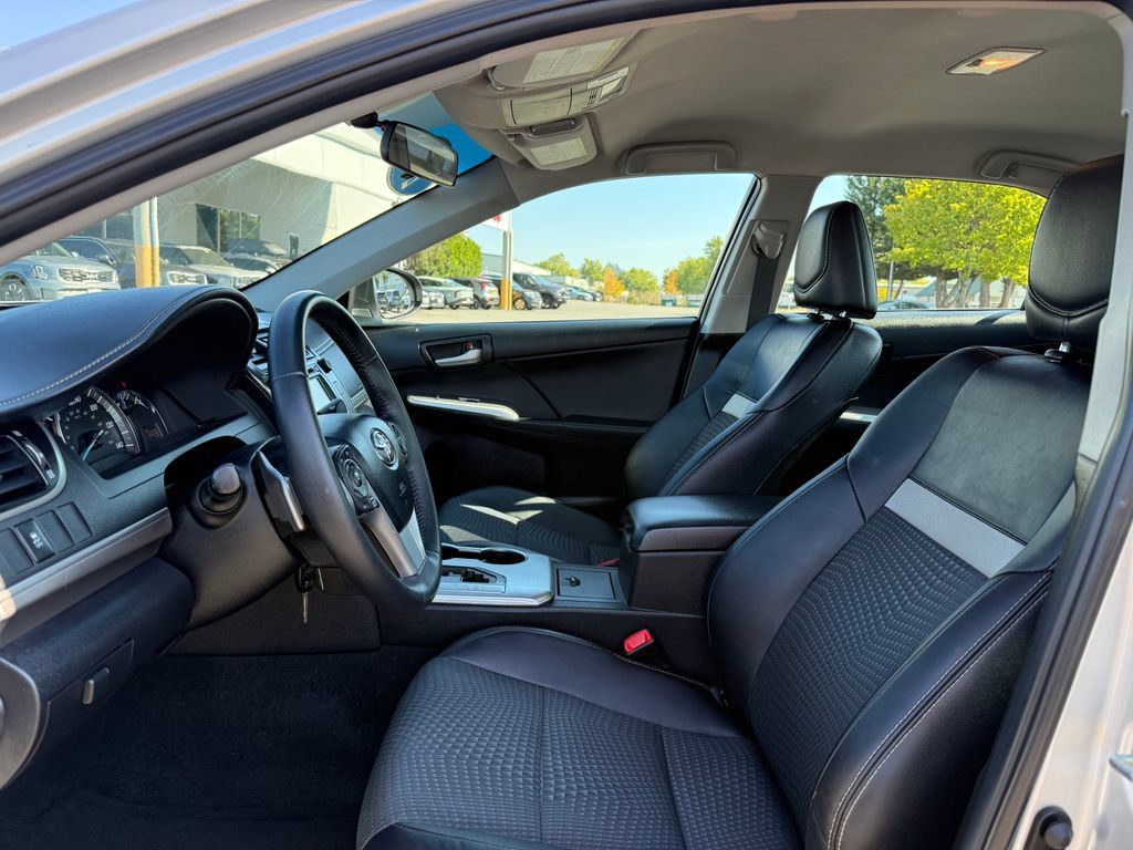 Used 2013 Toyota Camry SE FWD image 15