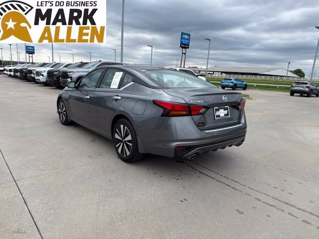 Used 2021 Nissan Altima 2.5 SV w/ SV Premium Package FWD image 4