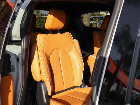 Used 2022 Chrysler Pacifica Pinnacle image 45