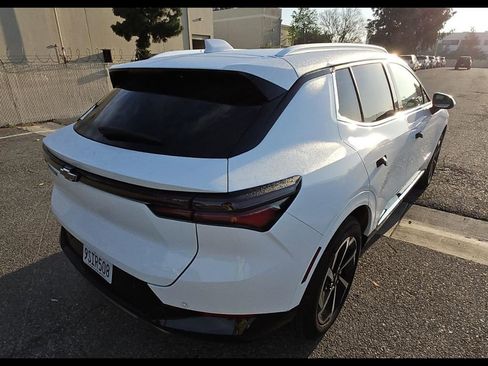 Used 2025 Chevrolet Equinox EV LT w/ Convenience Package image 3