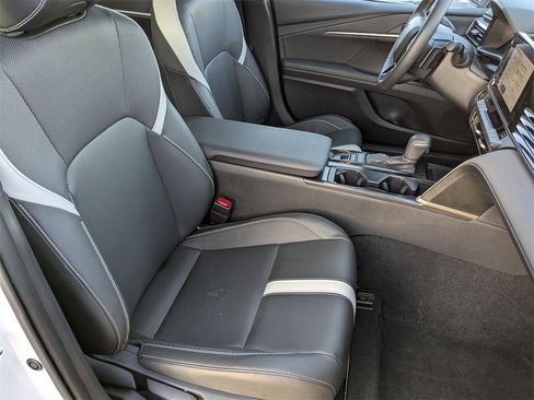 Used 2025 Toyota Camry SE image 37