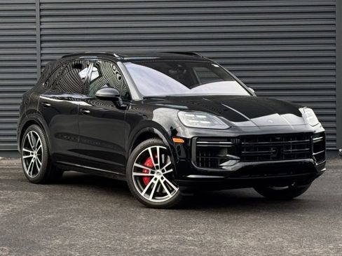 Used 2025 Porsche Cayenne Turbo image 9