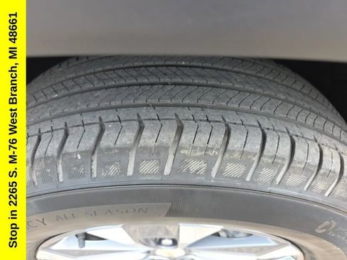 Used 2026 Chevrolet Equinox LT AWD/4WD image 9