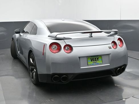 Used 2011 Nissan GT-R Premium AWD/4WD image 31