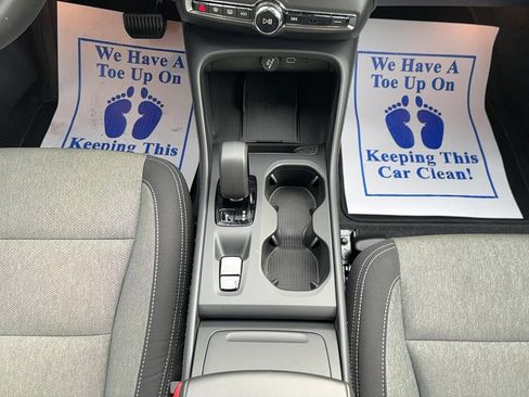 Used 2024 Volvo XC40 B5 Core image 16