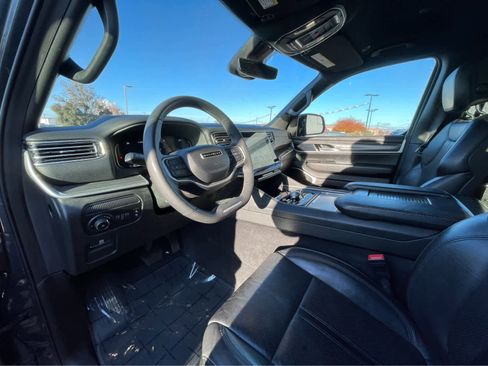 Used 2023 Jeep Wagoneer Series III w/ Preferred Equipment Group image 2