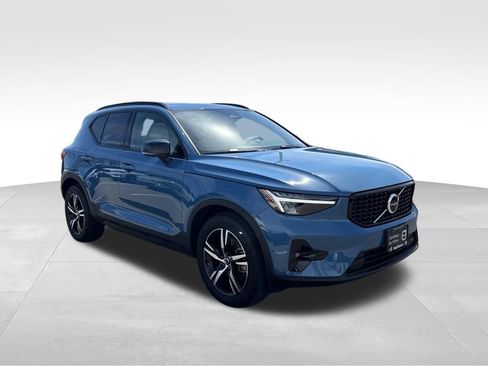 Certified 2023 Volvo XC40 B5 Plus w/ Driver Assist Package AWD/4WD image 34