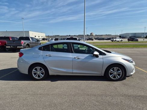 Used 2016 Chevrolet Cruze LT w/ Sun And Sound Package FWD image 4