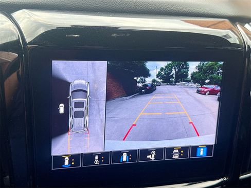 Used 2022 Chevrolet Traverse RS image 14