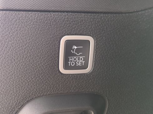 Used 2022 Jeep Wagoneer Series III w/ Premium Group I image 14