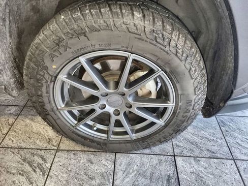 Used 2019 Toyota RAV4 LE w/ Carpet Mat Package image 10