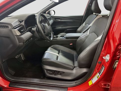 Used 2025 Toyota Camry SE FWD image 13
