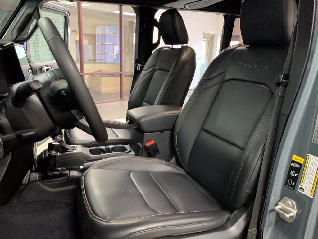 Used 2024 Jeep Wrangler Unlimited Sahara w/ Technology Group AWD/4WD image 9