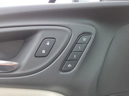 Used 2023 Buick Encore GX Essence w/ Experience Buick Package FWD image 11